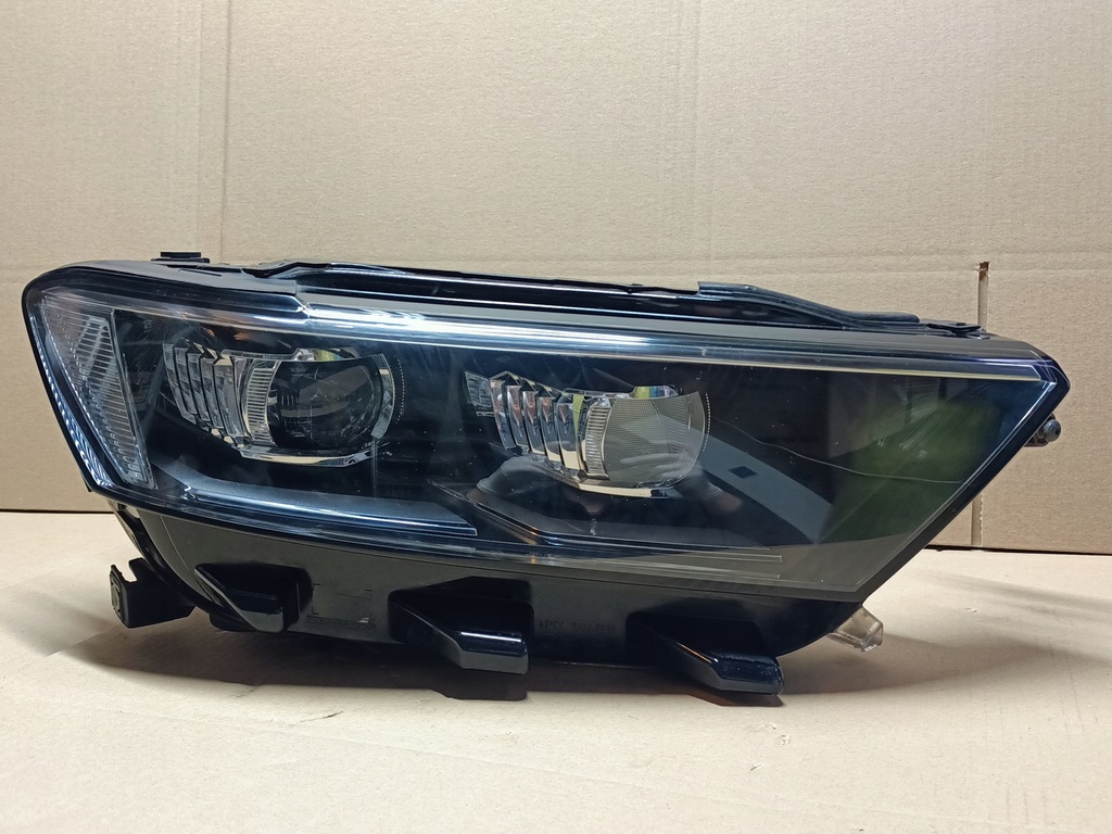 фото №1, Vw t-roc 17-21r 2ga941036d full led правая лампа перед valeo europa