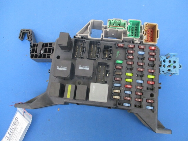 Купити Mondeo mk3 коробка запобіжників 4s7t-14a073-ab