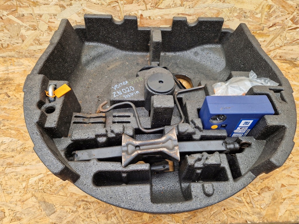 фото №1, Opel vectra signum домкрат автомобільний набір ремонтний