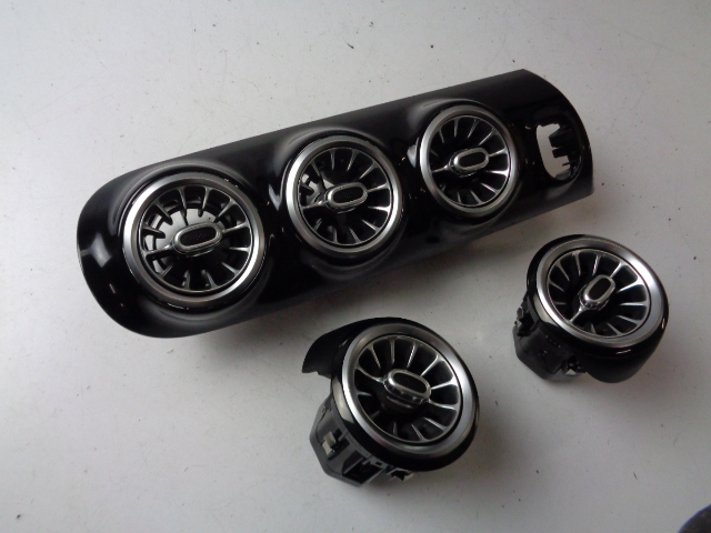 фото №1, Решётки обдув mercedes a-klasa w177 2018-