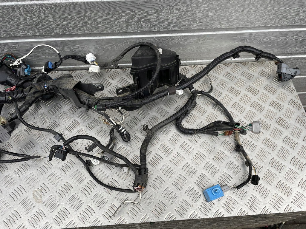 фото №5, Toyota yaris iii электропроводка отсек двигателя lift гибрид