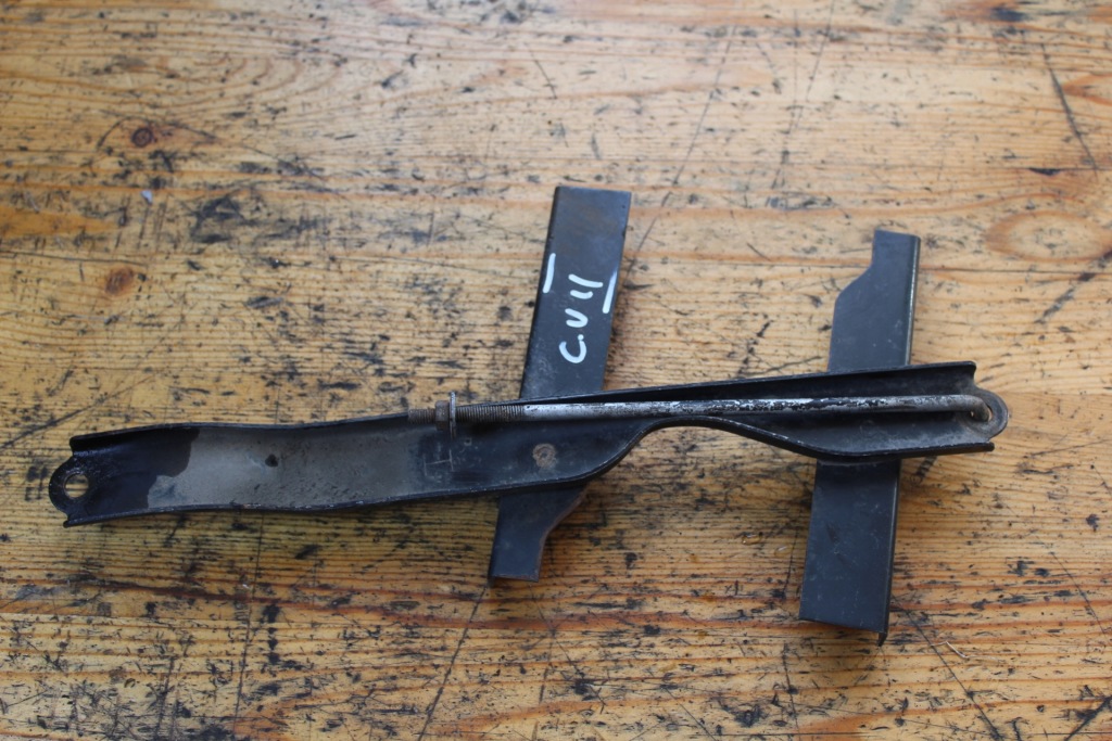 фото №1, Кронштейн акумулятор toyota corolla verso ii