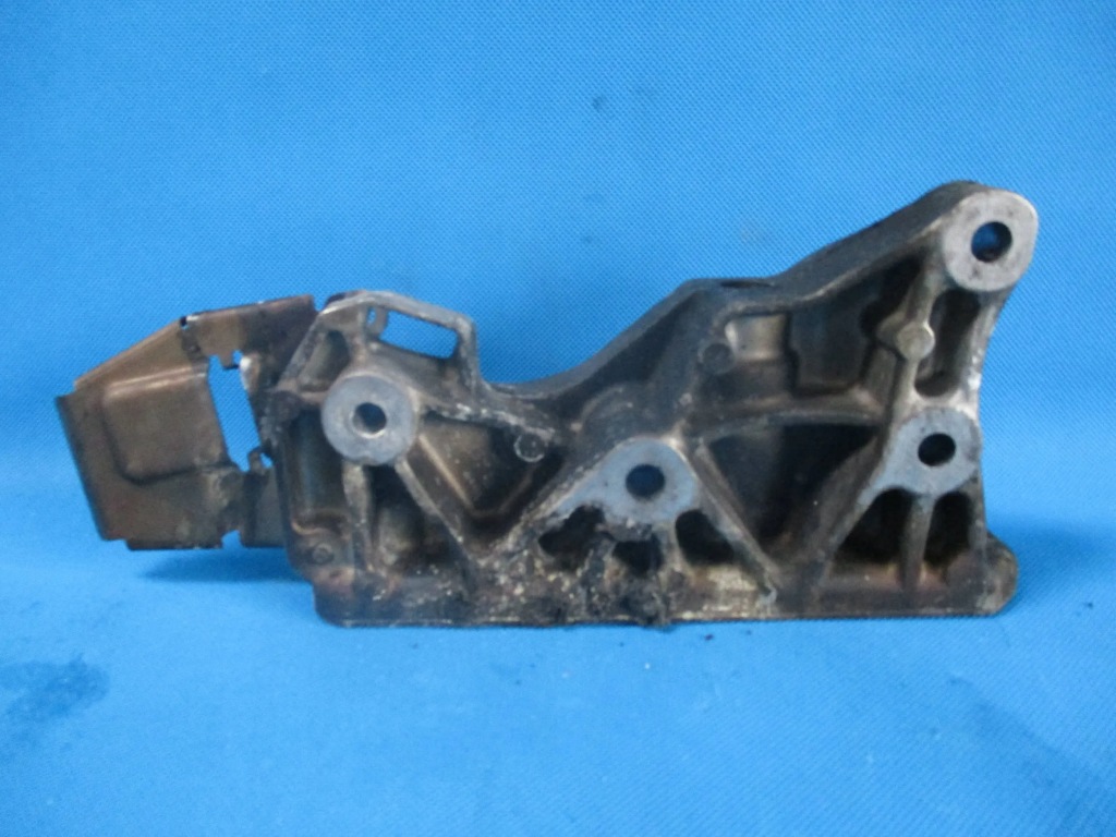фото №1, Кронштейн двигуна mercedes w247 2.0 cdi a6542230004