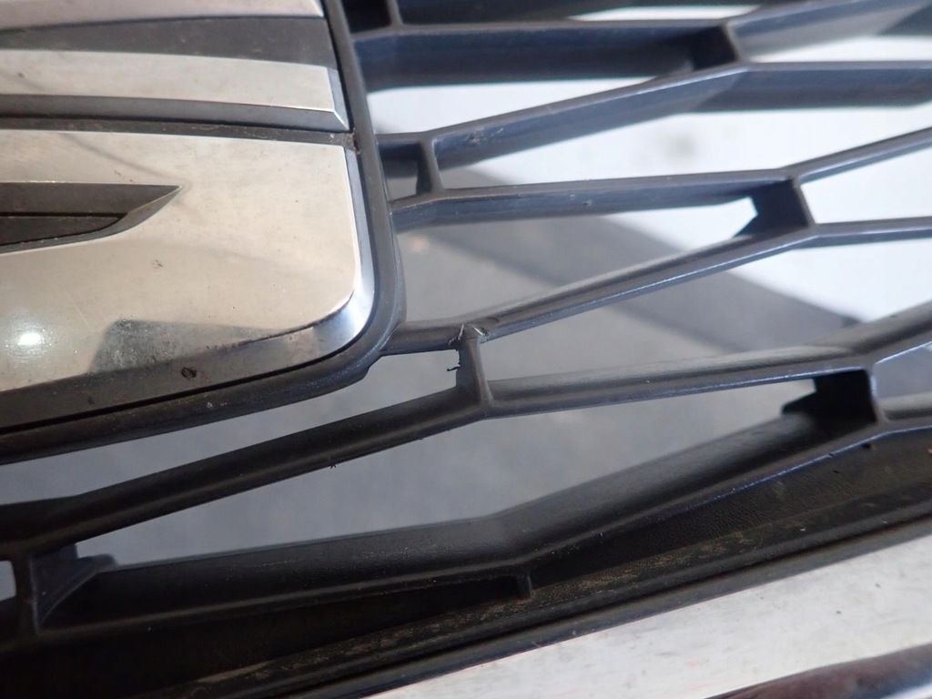 фото №5, Решітка радіатора seat ibiza iv lift 2012- 6j0853654g