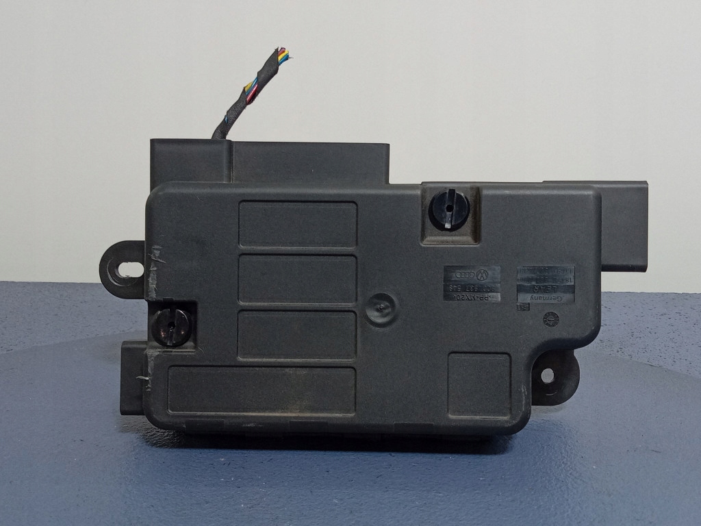 Купить Vw passat b6 коробка предохранителей 3c0937548
