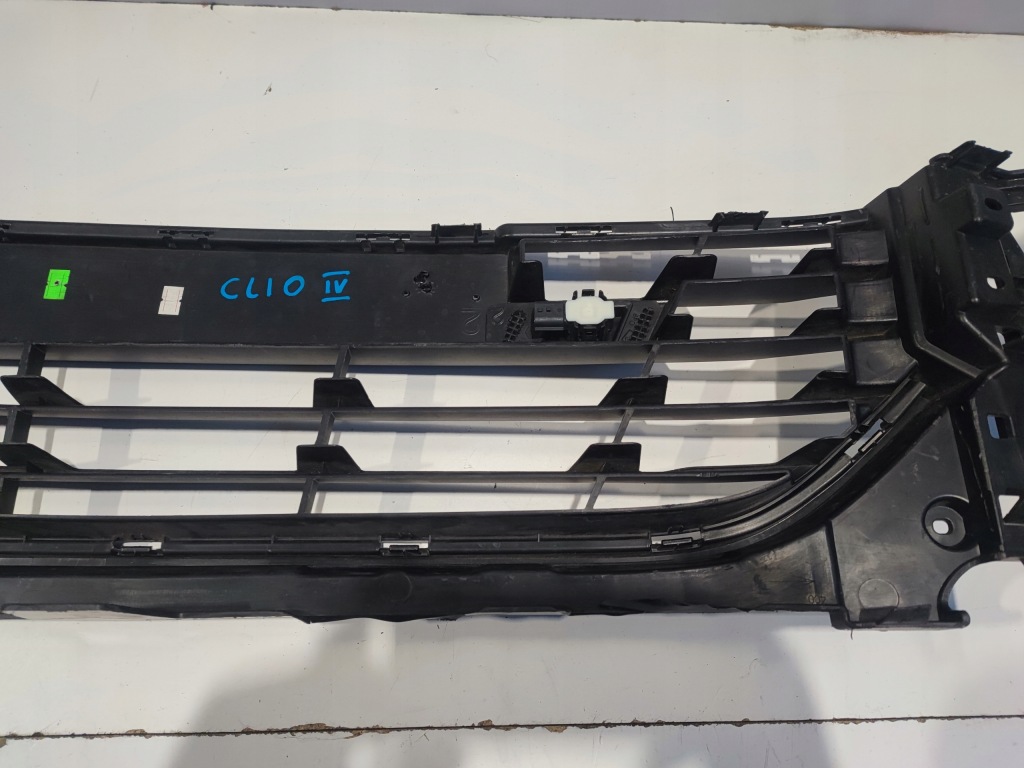 Решётка средняя бампера передний перед renault clio iv 628169950r Цена