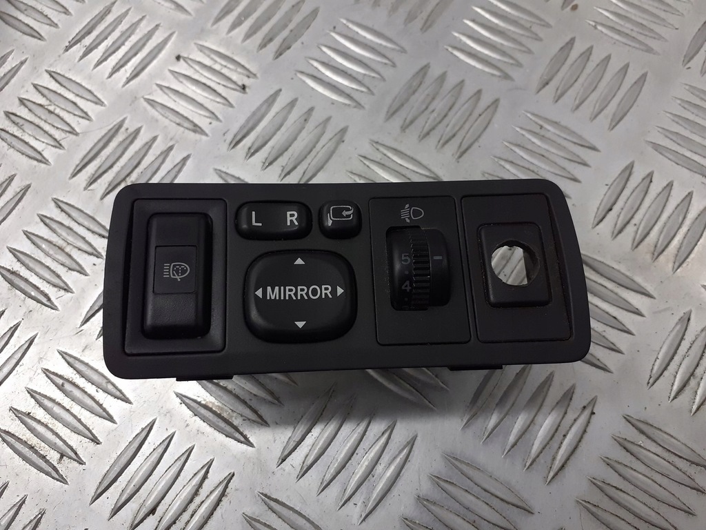 фото №1, Панель переключателей toyota yaris ii