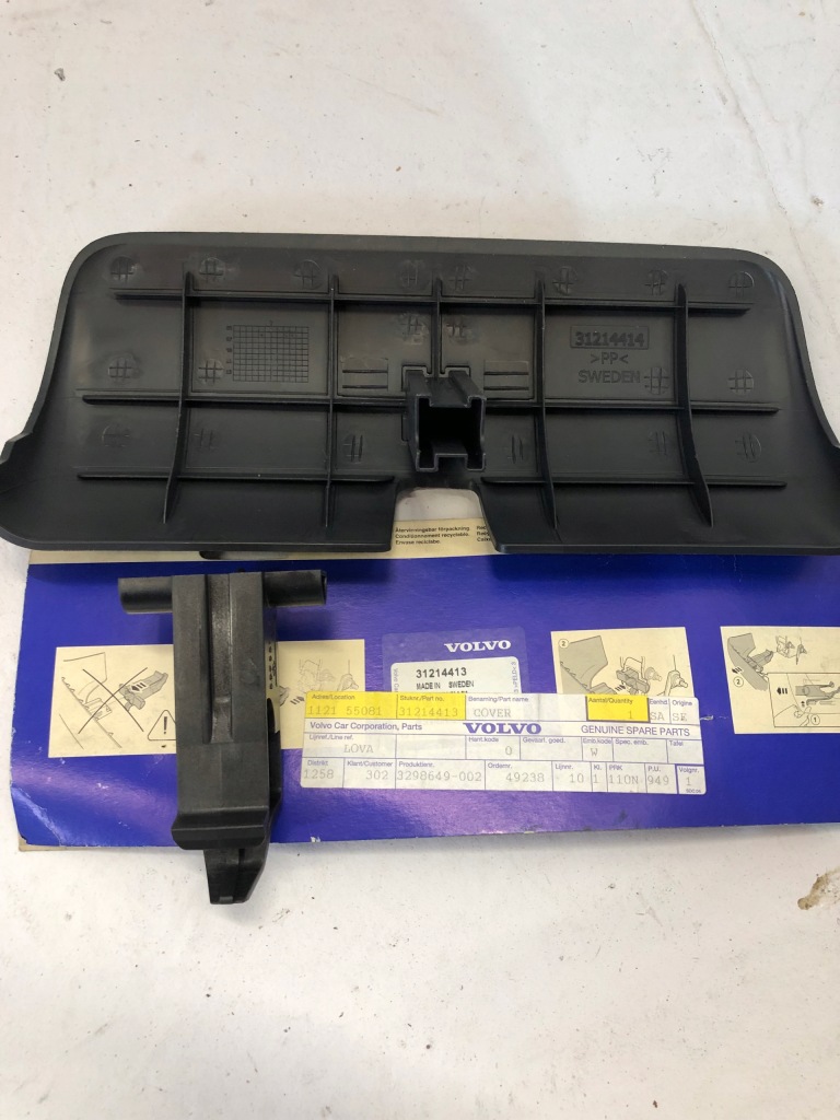 фото №5, Volvo c30 atrapa/zaślepka фаркоп буксировочный