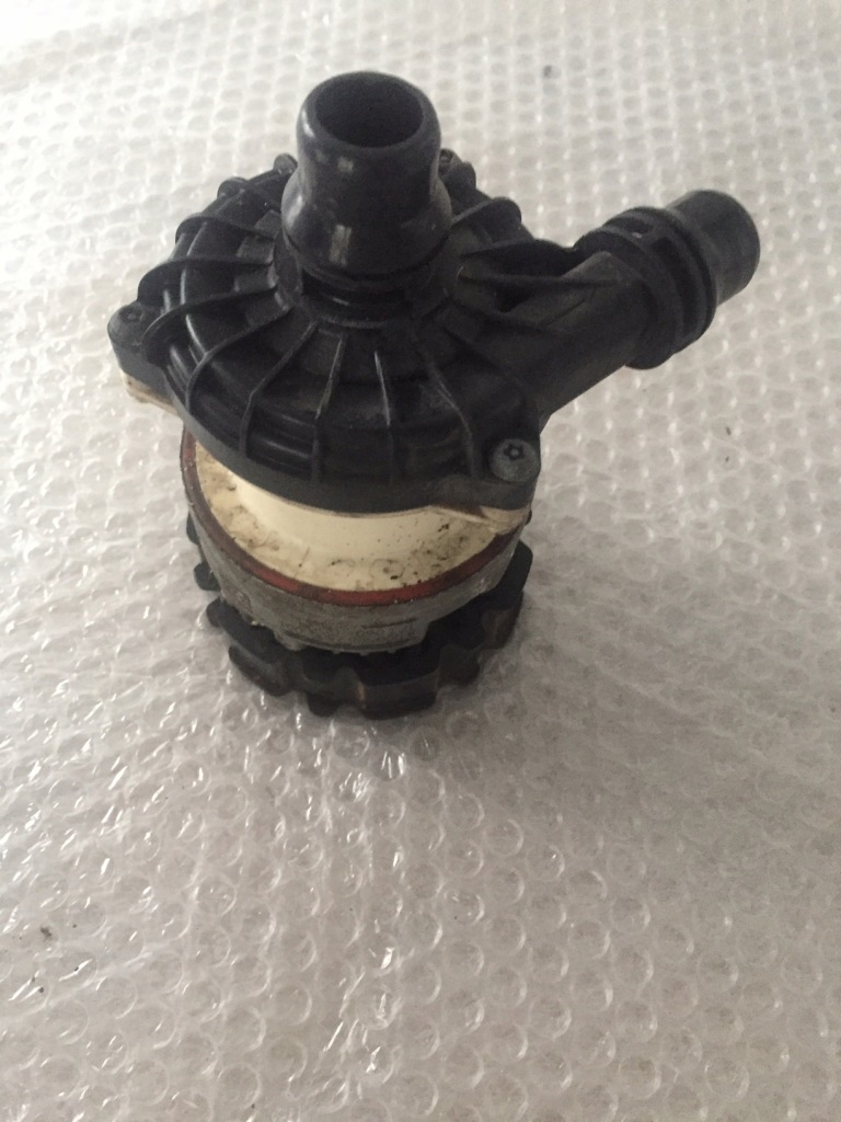 фото №1, Насос wody mercedes w205 amg оригинал б/у