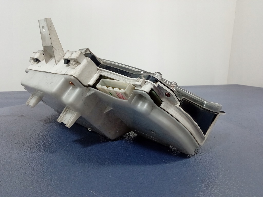 фото №9, Avensis verso 2.0 d-4d счетчик приборы 83800-44530