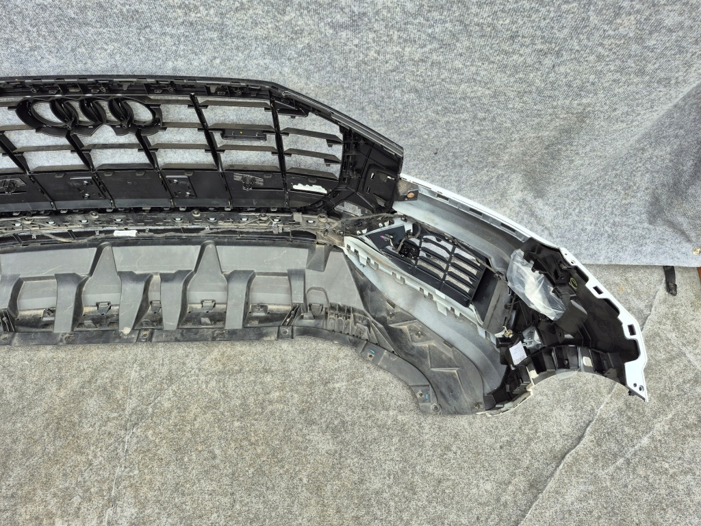 Audi q8 бампер перед обычный basis 4m8 6x pdc с Разборки