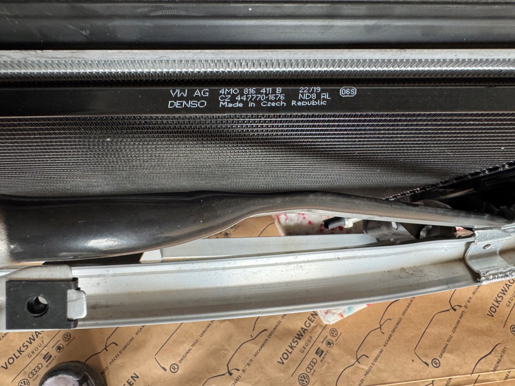 Audi a8 d5 4n0 4.0 60tfsi 338 kw 460km балка ремень перед радиатор вентилятор Цена