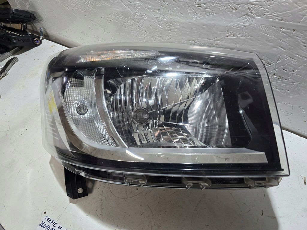 фото №16, Renault trafic iii x82 права лампа оригінал europa комплектна