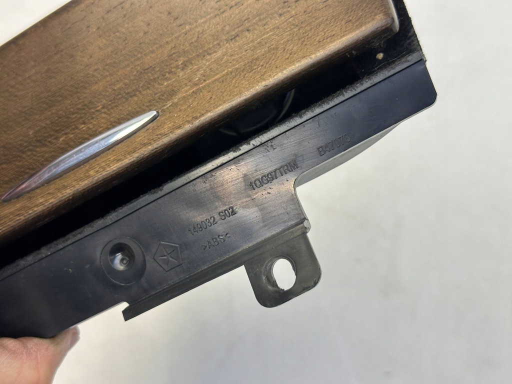 фото №8, Попільничка бардачок перед chrysler 300c ii lancia thema