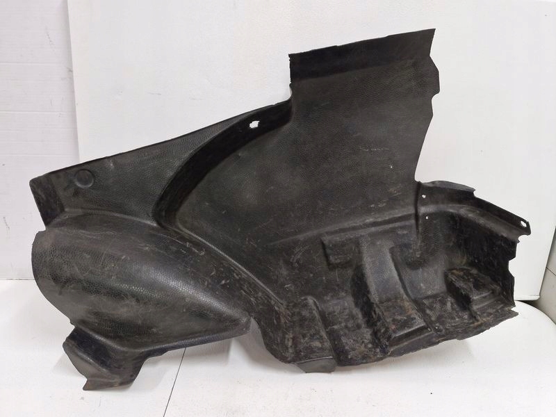 Купити Mercedes w123 захист пластик ніша колеса багажника правий задній