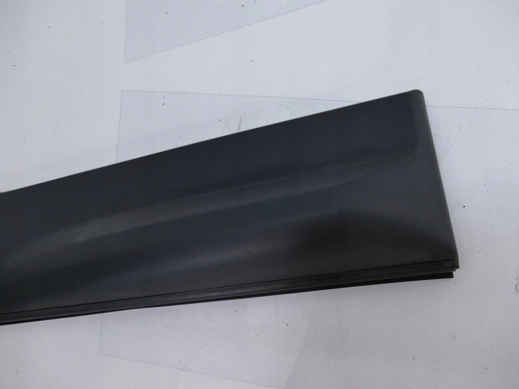 Range rover sport l320 рестайлінг  молдинг дверей правий задні Оригінал