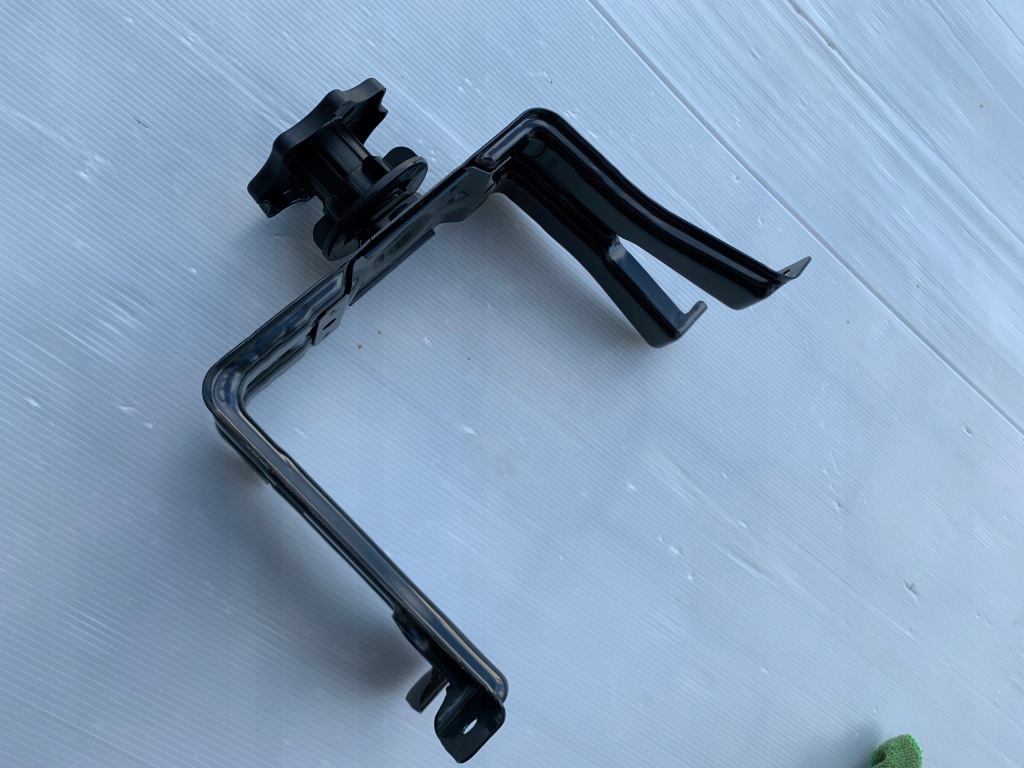 фото №1, Audi a5 8t кронштейн колеса запасного оригинальные