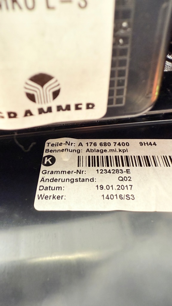 Mercedes w156 w176 gla бардачок тунель декоративна тримачі на напої  a1766809700 в Україні