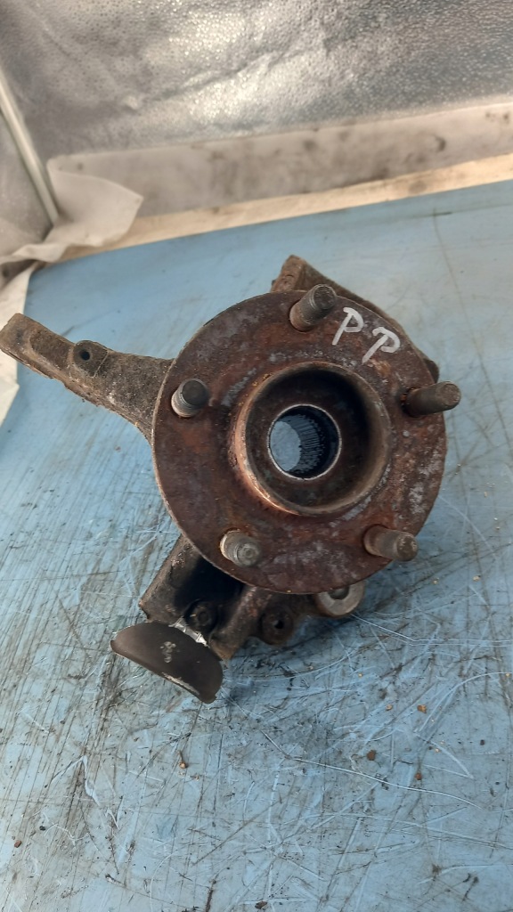 фото №1, Поворотный кулак правая перед ford focus 1.6tdci mk2 06r