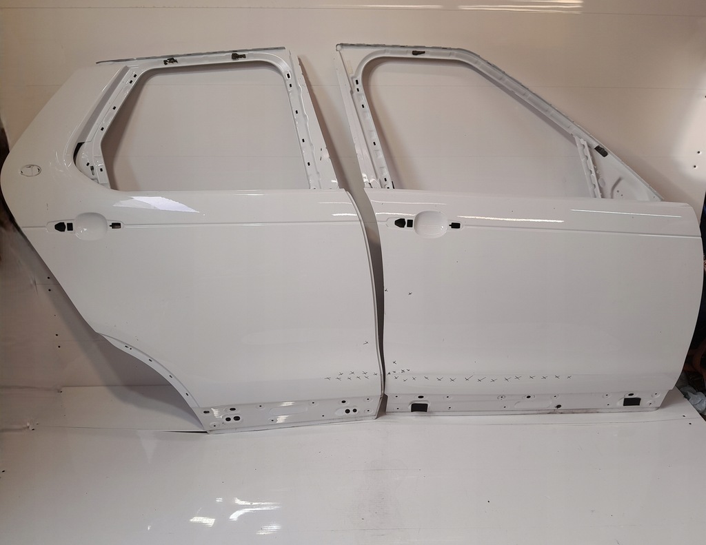 фото №1, Land rover discovery 5 v дверь правое передние перед