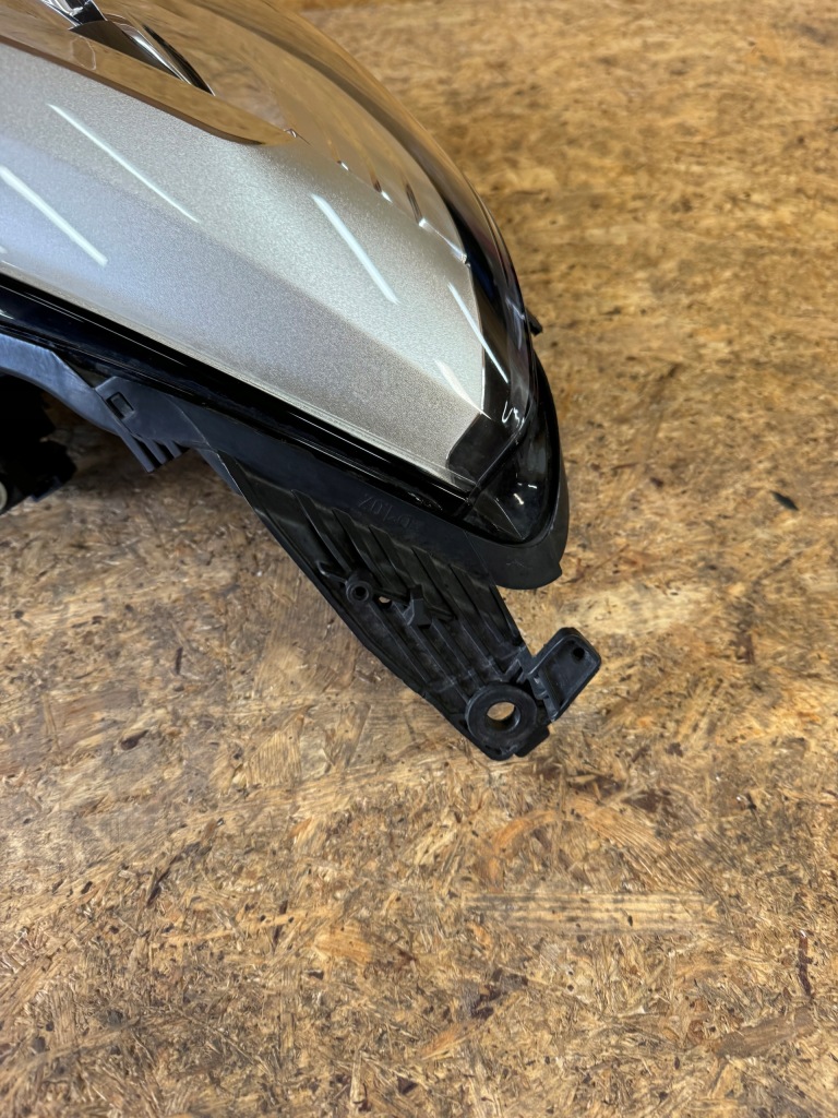 фото №5, Комплектна лампа права правий перед передня renault megane iv led 260102555r