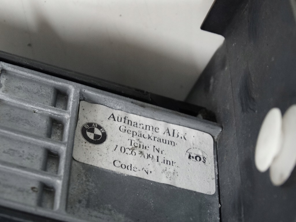 фото №5, Засувка шторка багажника лівий bmw e83 x3 7026709