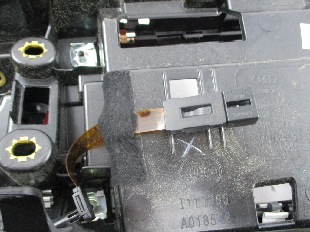 фото №8, Молдинг консоли audi a6 4k0 4k1857736