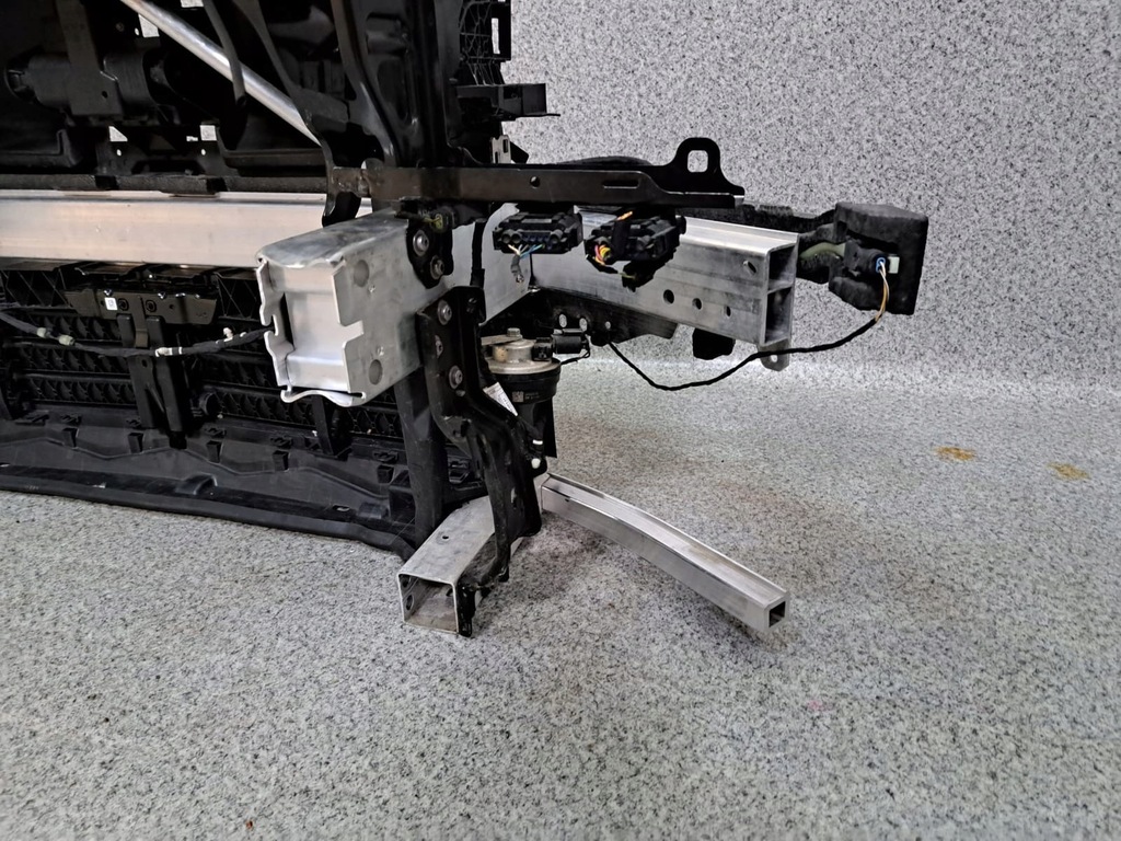 фото №10, Bmw x1 u11 m-pakiet mpakiet pas передний усилитель балка жалюзи замок