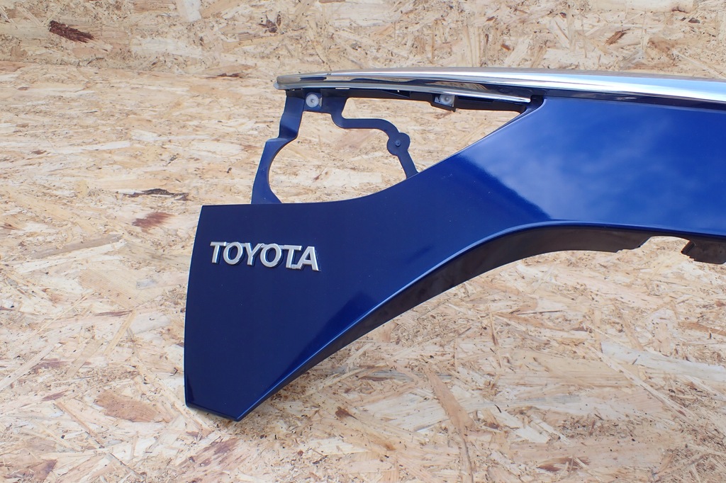 фото №10, Toyota avensis t27 lift t29 kombi накладка крышки багажника 16-18