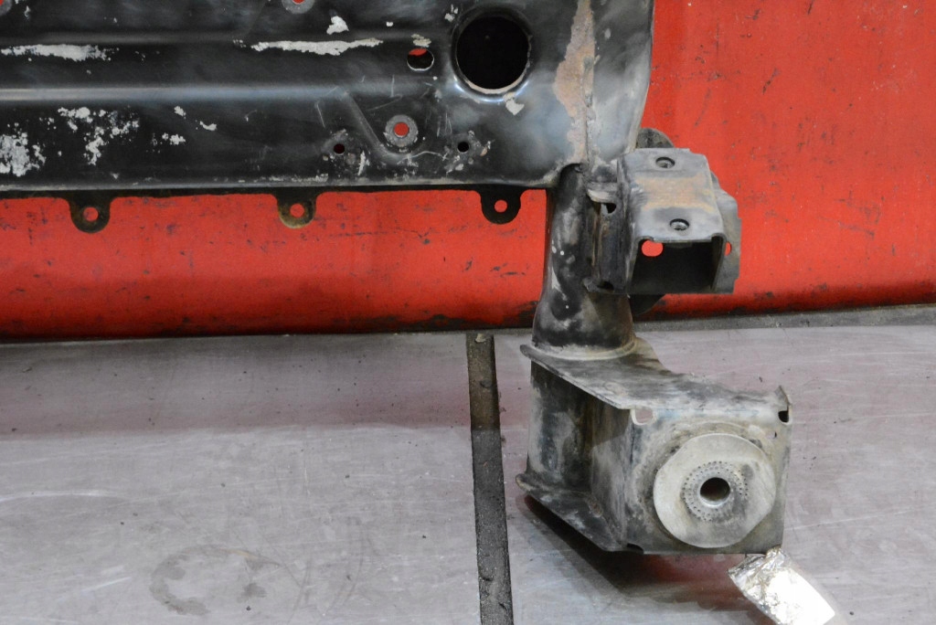 Подрамник балка подрамник подрамник перед 7h0499029 vw transporter t5 1.9 tdi 85 km с Разборки