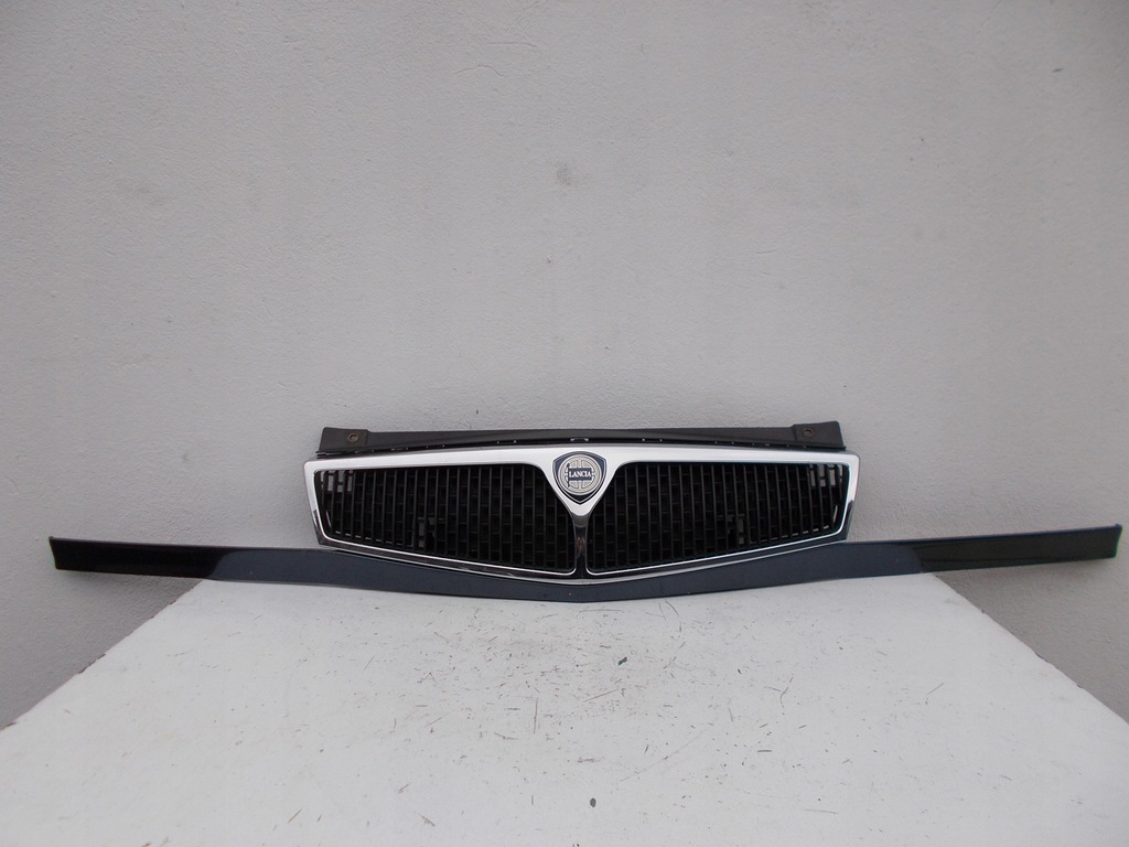 фото №1, Решітка радіатора решітка радіатора значок lancia delta