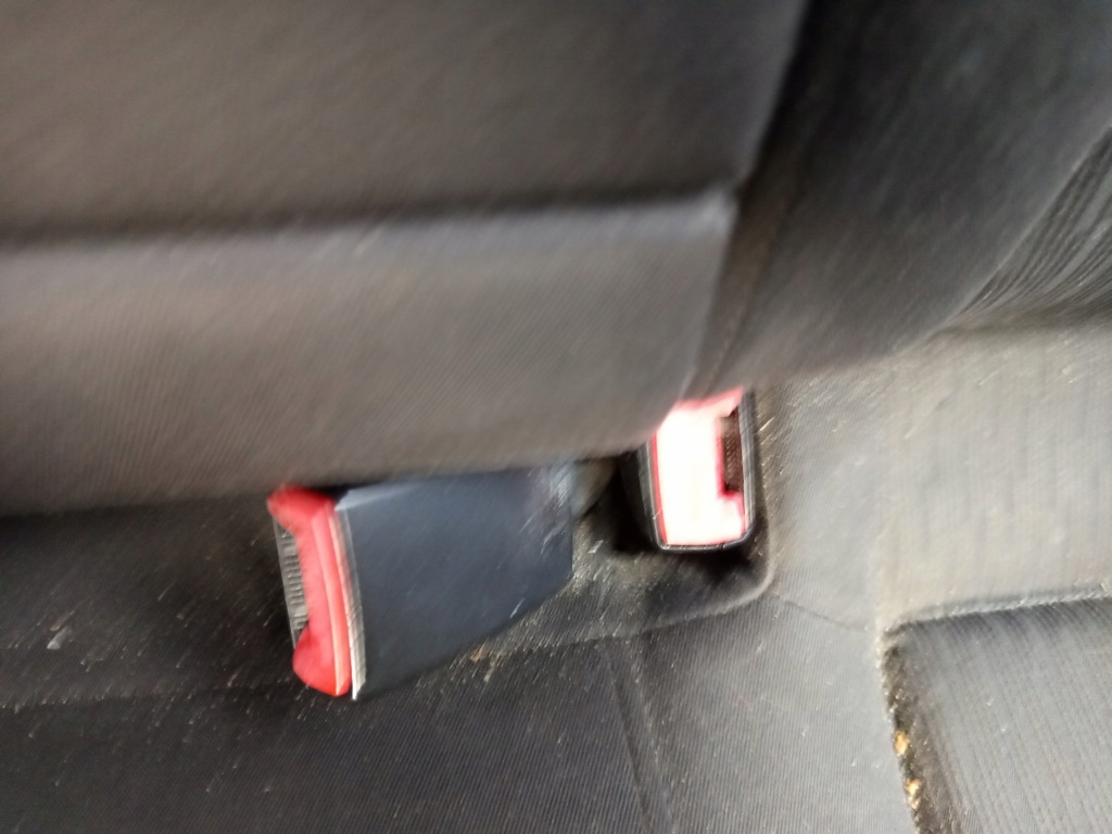 Клипса поперечина безопасности задняя левая audi a4 b7 Оригинал