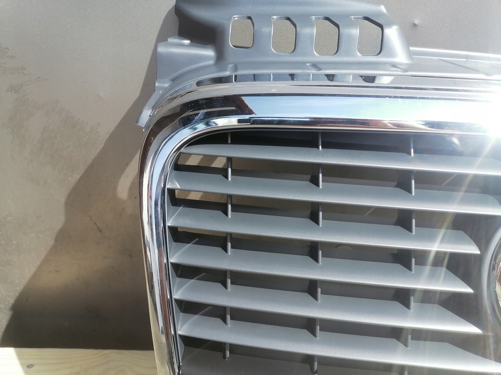 фото №8, Audi a4 b7 решётка радиатора средняя решётка радиатора хром