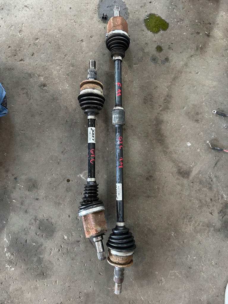 Купити Opel astra j gtc привідний вал права довга 13335154