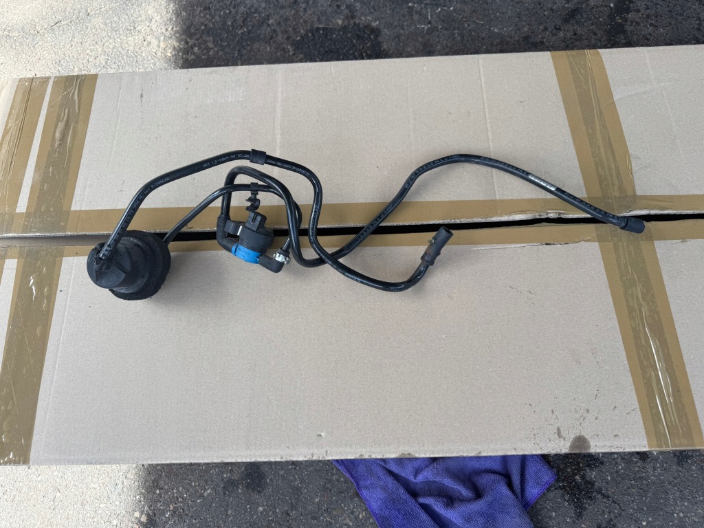 фото №1, A2214700616 клапан трубка a2214714915 mercedes cl w216 w221