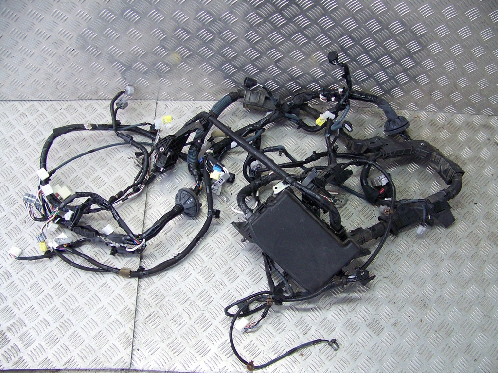 фото №1, Toyota prius 3 коробка предохранителей жгут led