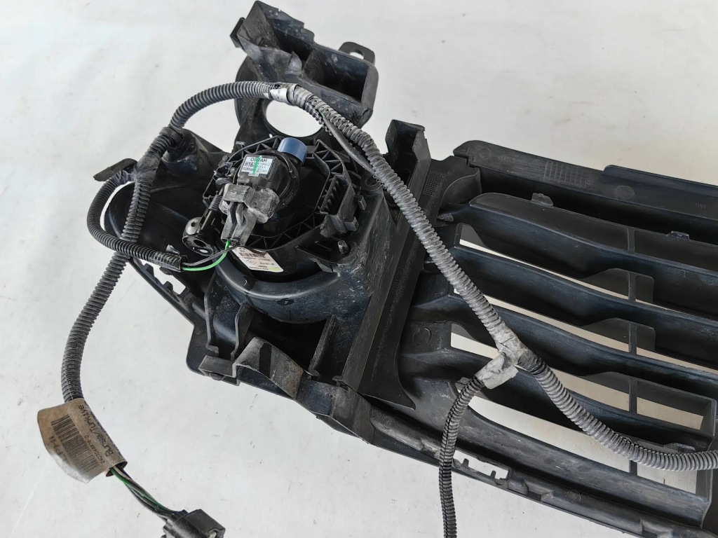 Renault clio iv дорестайлінг - решітка середня бампера з halog. 1 instal Ціна