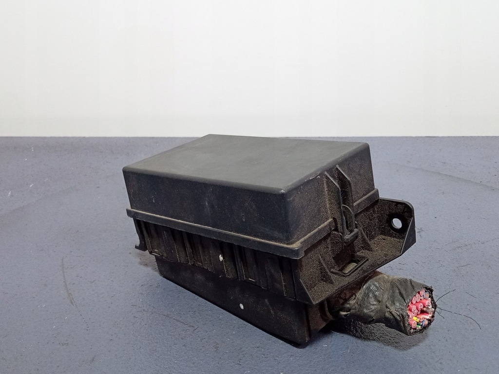 фото №1, Cherokee wk2 3.0 crd коробка предохранителей