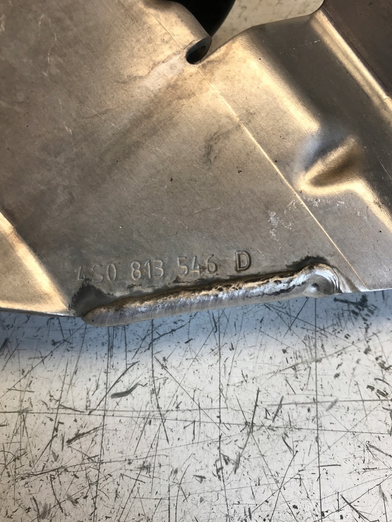 фото №4, Audi r8 plus 4s 5.2 кронштейн фильтра воздуха