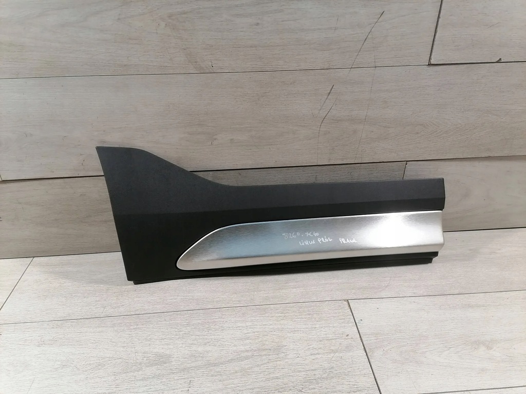 фото №1, 8260. volvo xc40 молдинг порог правая 31650175