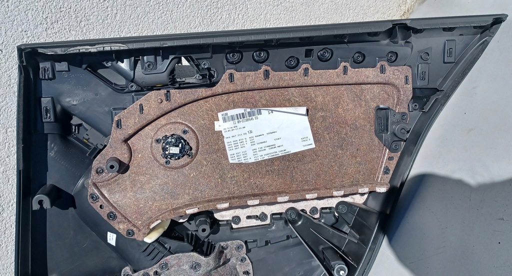 фото №9, Обшивка двері volkswagen оригінальний номер 5k6867211eq