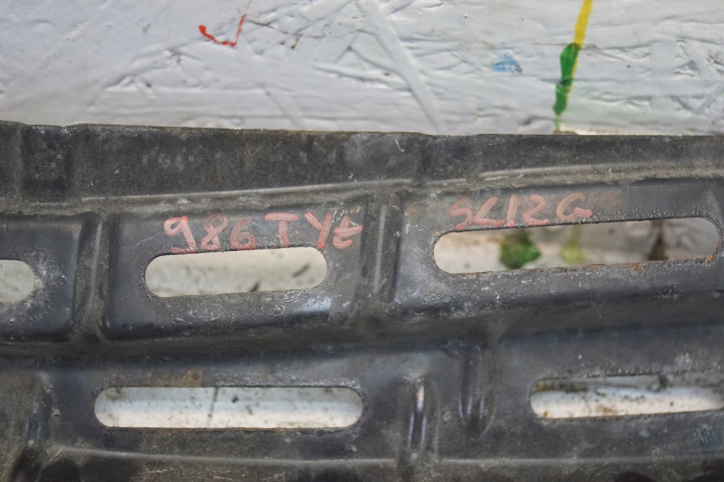 Направляющая бампера задний  porsche boxster 986 в Украине