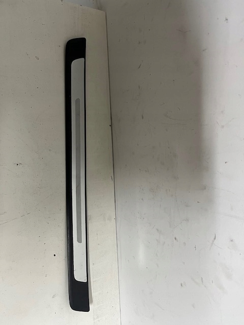 фото №1, Audi молдинг поріг 8w0853373g...