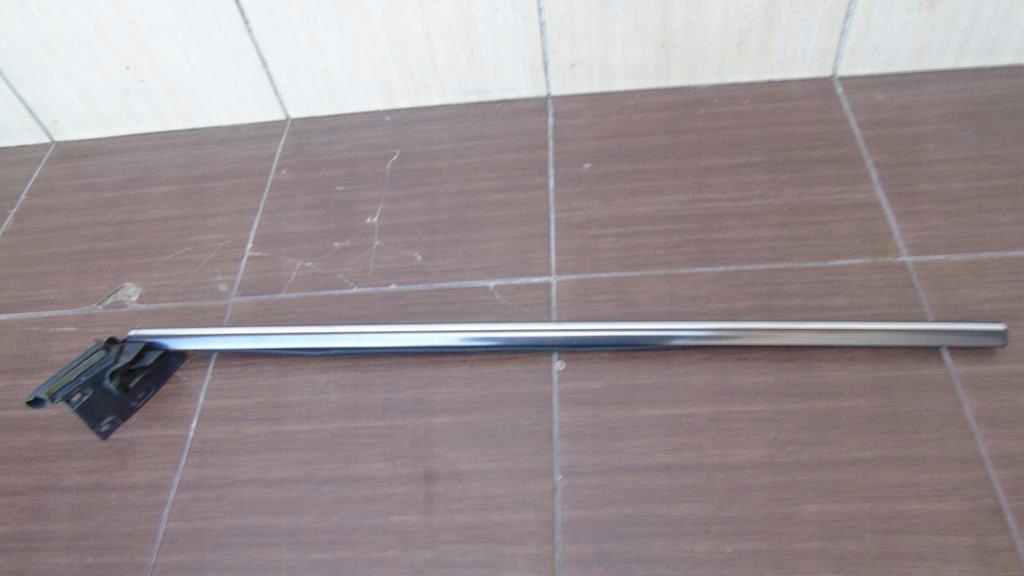 Купити Молдинг ущільнювач двері права mb cl 215 хром оригінальний номер