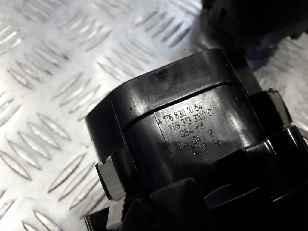 фото №6, Mercedes w176 решётка обдув с консоли a1768301054