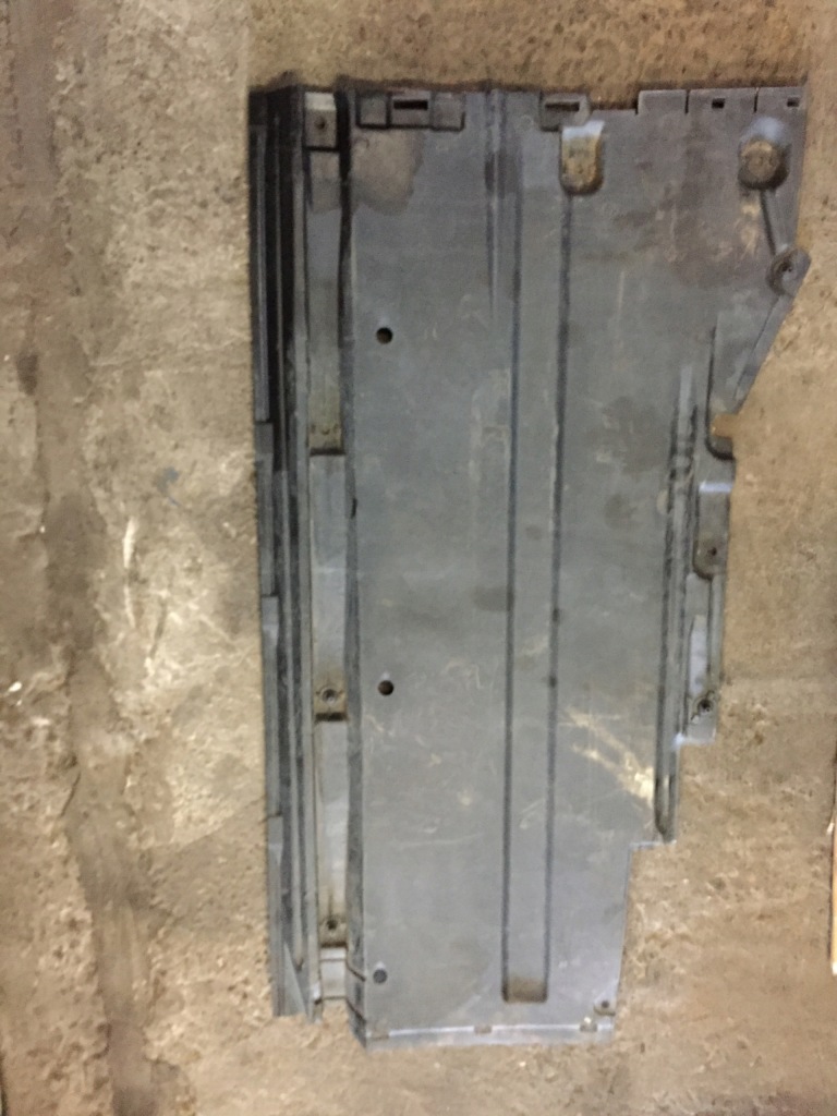 Купить Audi a4 b8 a5 накладка плита пол подвеска левая