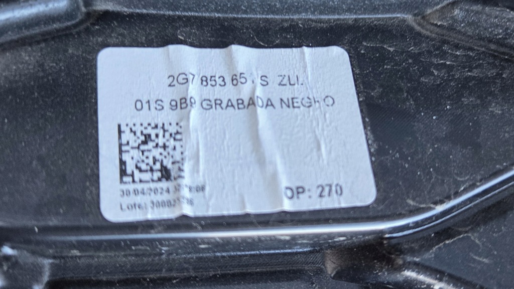 Решітка  решітка радіатора vw taigo r 2g7 2g7853343 Зі Шроту