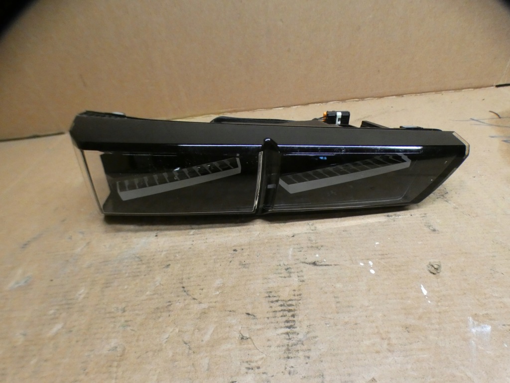 Купить Peugeot 308 t10 3 лампа левый правый задний  9835300480 9836300380