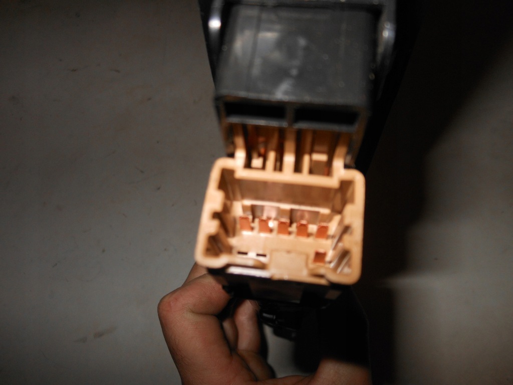 фото №5, Переключатель стекло правый задняя forester ii lift 06-08