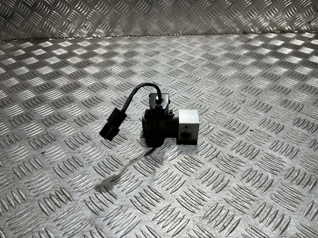 фото №1, Клапан кондиционера mazda mx-30 20- 443310-1570